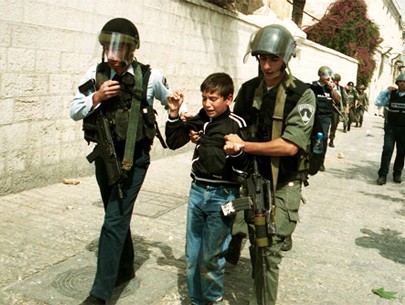 اعتقال فتى فلسطيني