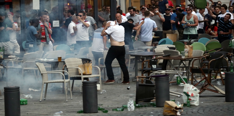 فرنسا: حظر الكحول في مناطق تفجر الاضطرابات