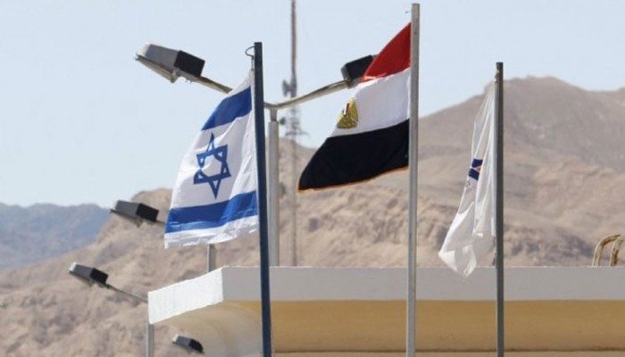 وفد "إسرائيلي" يزور القاهرة..والمقاومة تضغط على حدود غزة