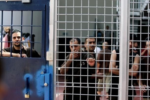 أسير في سجون الاحتلال الاسرائيلي 