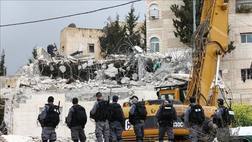 إسرائيل تخطر بهدم 8 منازل ومنشأة ومسجد جنوبي الضفة