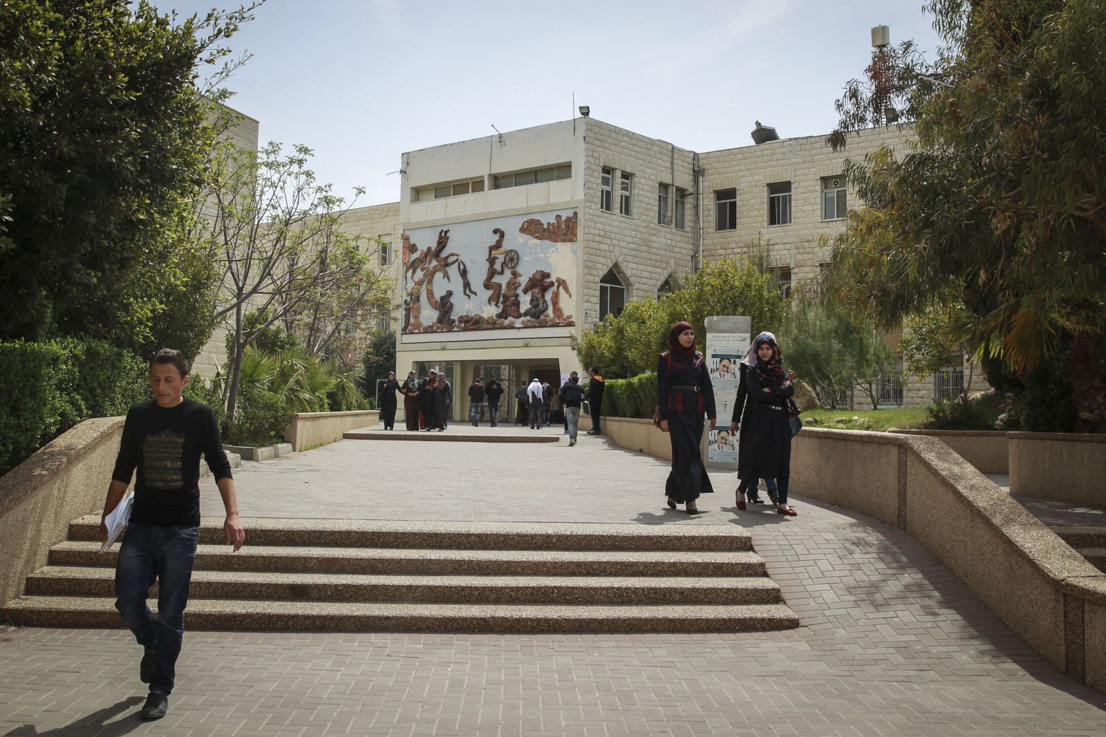 جامعة القدس تحصل على اعتماد تخصصات جديدة من التعليم العالي