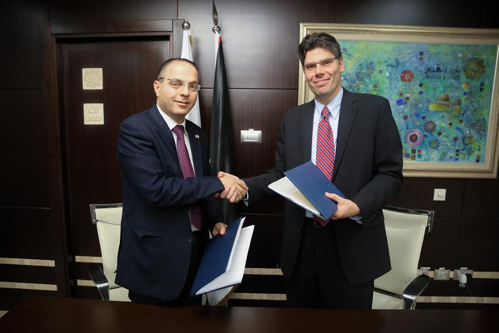 بنك القدس يوقع اتفاقية جديدة مع مبادرة الشرق الأوسط للإستثمار