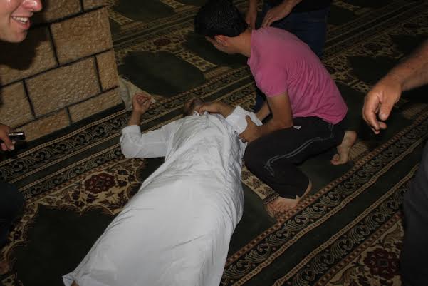 قوات الاحتلال تحاصر مسجدا غرب سلفيت وتمطر المصلين بالقنابل مسجد