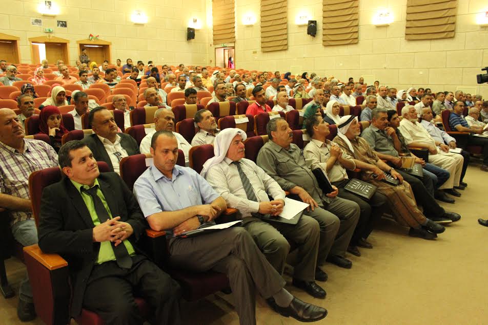 عرض دراسات وتجارب فلسطينية في تطوير قطاع الزيتون في جامعة خضوري