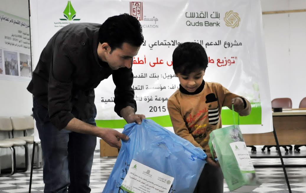 بنك القدس يقدم دعمه لأطفال غزة