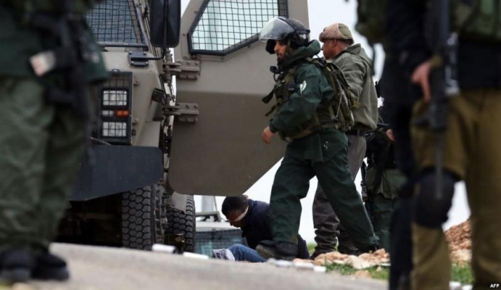 الاحتلال يعتقل 17 مواطنًا من الضفة