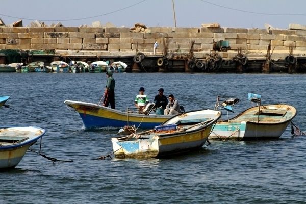 إصابة صياد فلسطيني برصاص البحرية المصرية صياد فلسطيني