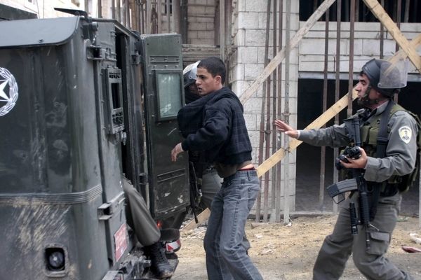 اعتقال 4 مقدسيين وإبعاد خامس عن الأقصى اعتقال القدس