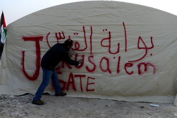 الاحتلال يهدم "بوابة القدس" للمرة الخامسة بوابة القدس