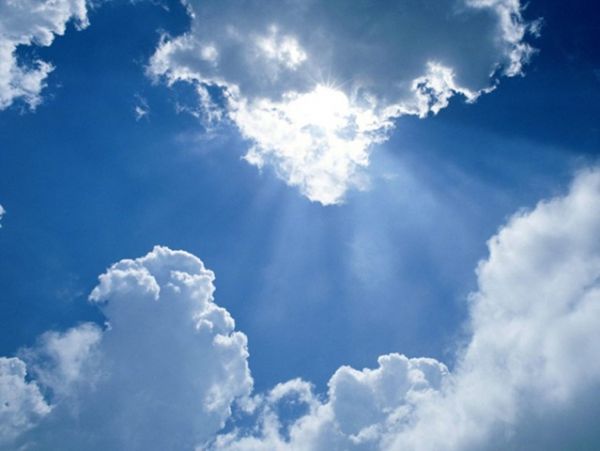 الطقس: أجواء حارة اليوم وغائمة جزئياً غداً