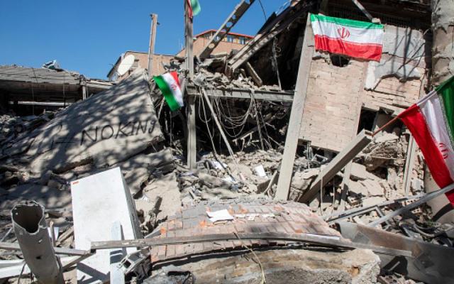 حصار بحري على إيران: واشنطن تسيطر على خليج عُمان وبحر العرب وتوجه تحذيرا للسفن