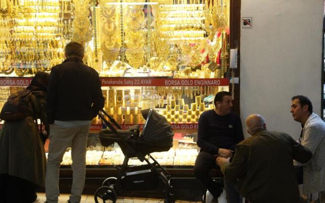 أونصة الذهب تتجه لأكثر من 5000 دولار بنهاية 2026... ومصارف مركزية تقود الارتفاع التاريخي