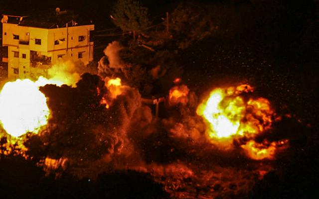 غارات إسرائيلية على بلدات بجنوب لبنان والاحتلال يعلن مهاجمة مستودعات أسلحة لحزب الله