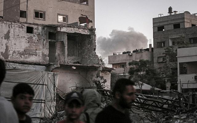 إسرائيل تواصل خرق الهدنة: غارات مكثفة على رفح وخانيونس