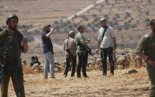 العفو الدولية: عنف المستوطنين سياسة دولة تهدف إلى تهجير الفلسطينيين