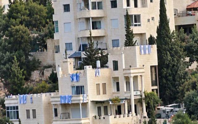 حصار الخليل... الاحتلال يجبر 200 عائلة على إخلاء منازلها