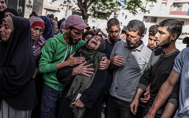 الحرب على غزة: شهداء وجرحى قرب مركز مساعدات وتدافع وفشل بتوزيعها