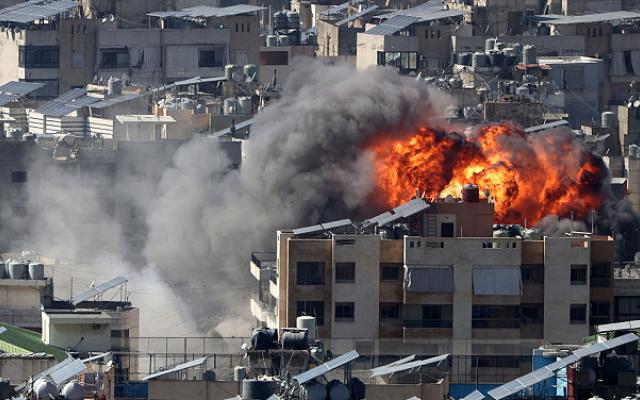 غارات على بيروت وإصابات بهجوم لحزب الله استهدف منطقة تل أبيب