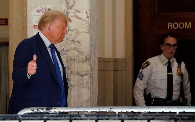 الدولار يقلّص مكاسبه والنفط يتراجع بعد تصريحات ترامب بشأن الحرب على إيران