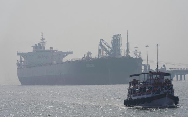 ترامب يدعو لتحالف دولي لتأمين مضيق هرمز