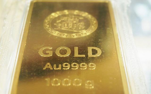 الذهب ينخفض بأكثر من 3% مع تزايد مخاوف التضخم
