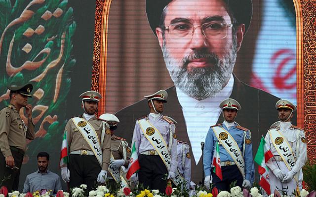 تقرير: اتفاق واشنطن وطهران يفتح الباب أمام مكاسب اقتصادية ضخمة للحرس الثوري