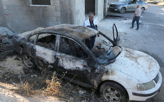 مستوطنون يحرقون منشآت ومركبات والاحتلال يهدم منازل في بيت لحم وكفر عقب