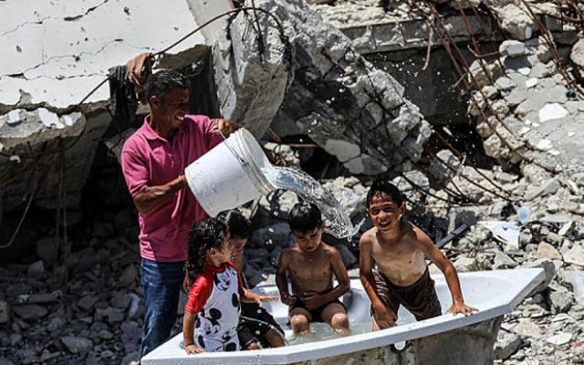 غزة: 4 شهداء وجرحى في غارات إحداها على مستشفى
