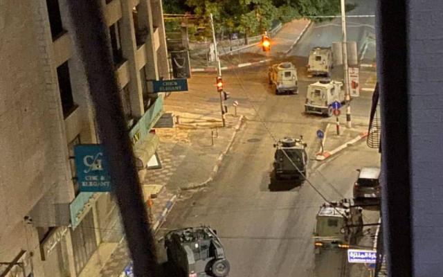 الاحتلال يقتحم مدينة نابلس وأنباء عن إصابات