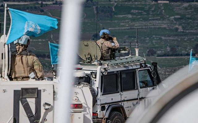 جنوب لبنان: جريحان وإحراق مستشفى وتوغلات إسرائيلية
