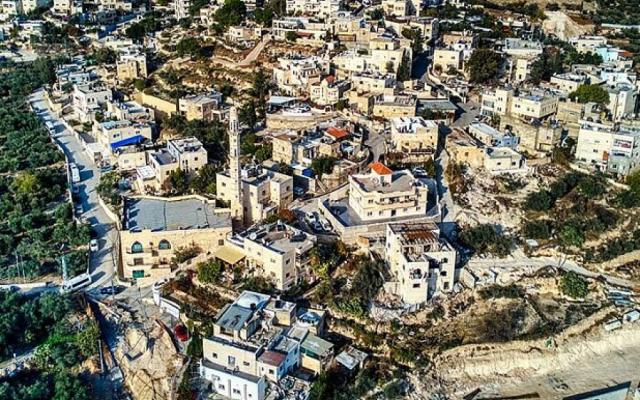 "دفع السكان الفلسطينيين خارج حيّزهم": اعتراض على مخطط لبناء 650 وحدة استيطانية في أم طوبا بالقدس