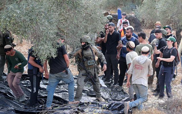 المستوطنون يصعّدون وتيرة اختطاف الفلسطينيين بالضفة لدفعهم إلى الهجرة وسرقة أراضيهم
