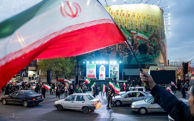 وسط رسائل متباينة.. تقديرات متفائلة بقرب اتفاق أميركي إيراني