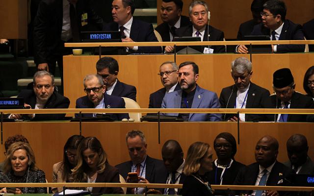 إيران تضع شروط هرمز أمام واشنطن: الحصار والأصول ووقف الحرب على "جبهات المقاومة"