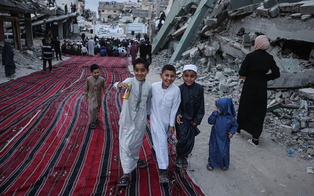 تقرير: وفد من حماس يجري في القاهرة جولة مفاوضات جديدة بشأن غزة بعد عيد الأضحى