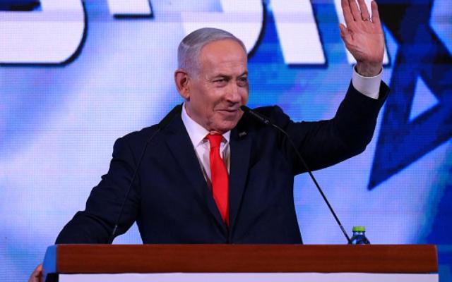 نتنياهو يدعو لتشكيل حكومة يمينية قوية ويحذر من الاعتماد على الأحزاب العربية