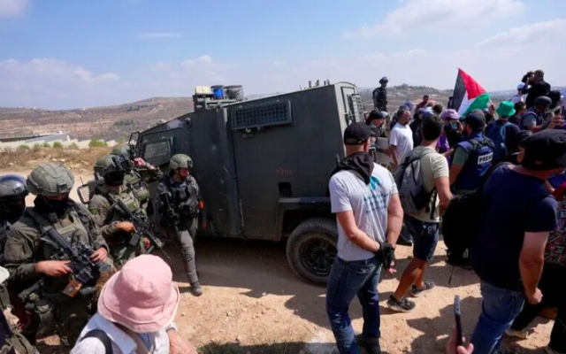 الضفة.. إصابة 6 فلسطينيين بالاختناق خلال اقتحام إسرائيلي لمخيم الفارعة