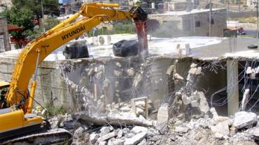 الاحتلال يخطر بوقف بناء منزلين وغرفتين زراعيتين في قصرة جنوب نابلس