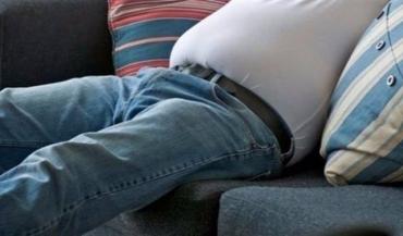 لهذه الأسباب تتراكم الدهون حول البطن