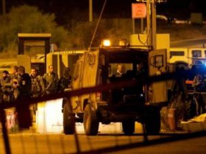 عمليات إطلاق نار متواصلة في مناطق متفرقة بالضفة والاحتلال يغلق عدة حواجز