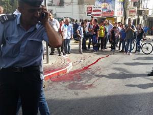 بالصور: مقتل شاب طعنًا وسط رام الله