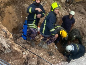  وفاة عاملين في حادث انهيار ترابي بشارع وسط حي رفيديا في نابلس