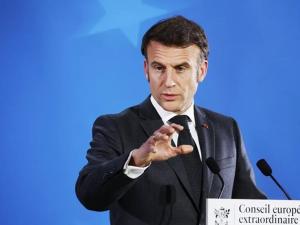 بلومبرغ: ماكرون ينتقد ترامب ويدعو الحلفاء إلى التضافر ضد الولايات المتحدة