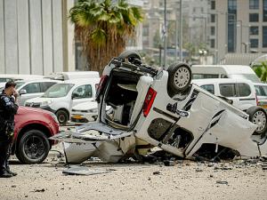 قتلى بهجوم على مجمع بتروكيماويات بإيران ورشقات صاروخية على إسرائيل