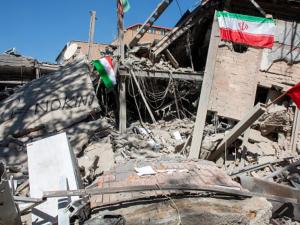 حصار بحري على إيران: واشنطن تسيطر على خليج عُمان وبحر العرب وتوجه تحذيرا للسفن