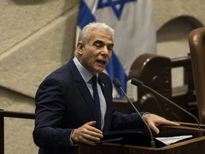 لابيد يمنع المرشحين عن حزبه بالانتخابات المحلية من التحالف مع حزب بن غفير