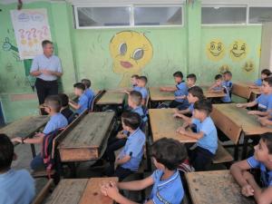 السنة التعليمية في قطاع غزة تواجه أزمة.. مدارس الأونروا تعاني عجزاً مالياً يصل لـ200 مليون دولار