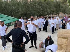 عشرات المستوطنين يقتحمون المسجد الأقصى