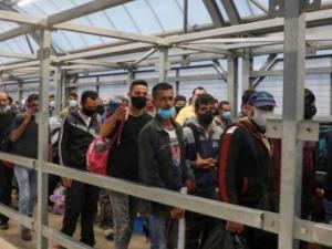 "لدواعٍ أمنية".. الاحتلال يدرس تخفيض سن الحاصلين على تصاريح عمل من الضفة!